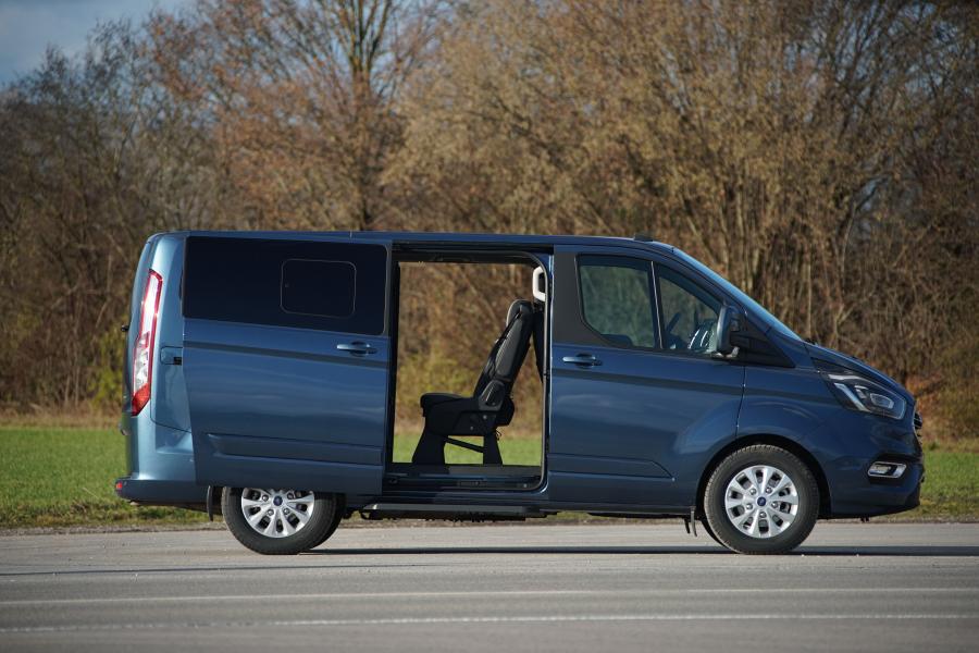  Ford Tourneo Custom PHEV 2019 года  (WW) (фото 28 из 39)